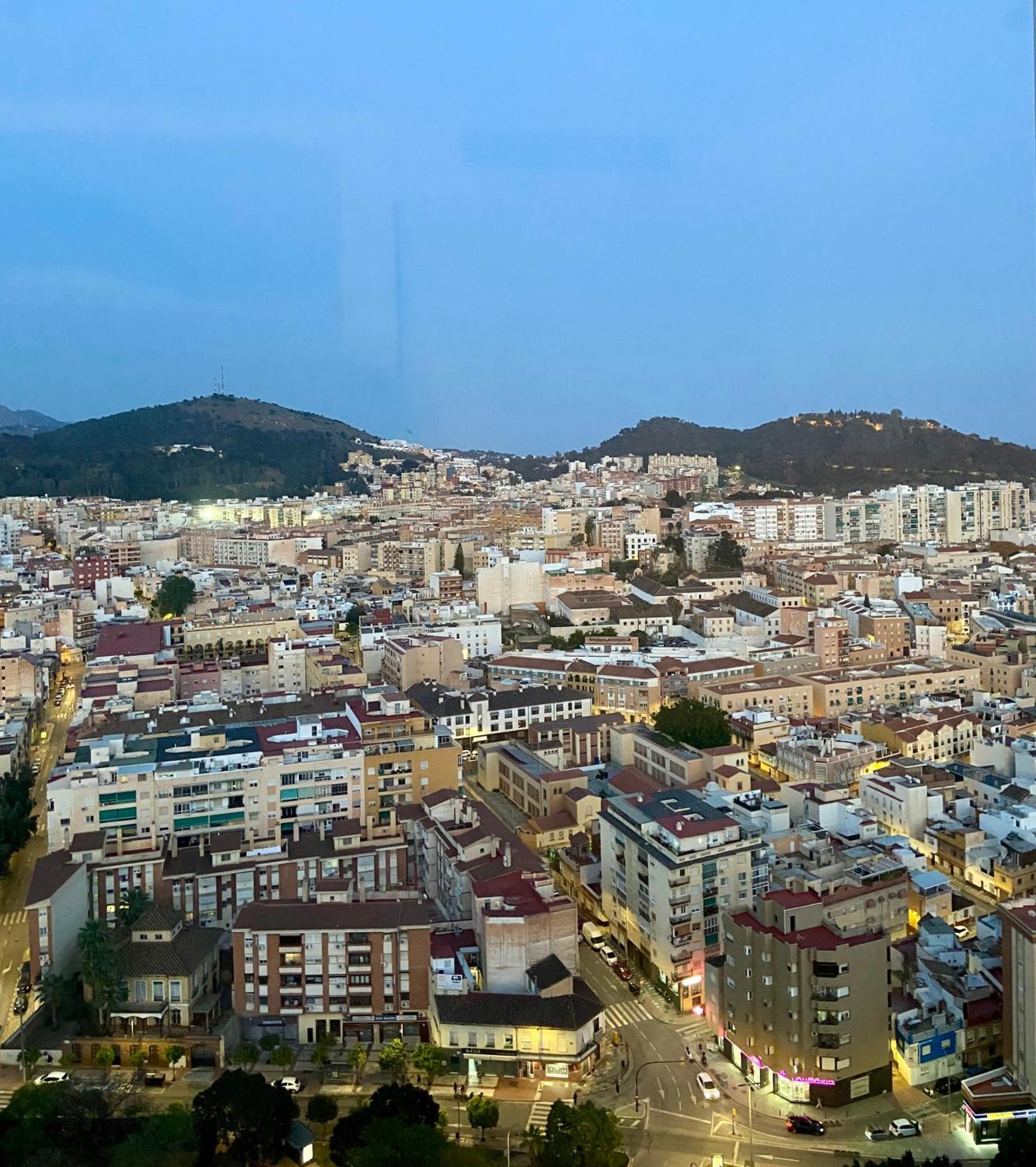 Urban Sky Views Over Малага Екстериор снимка