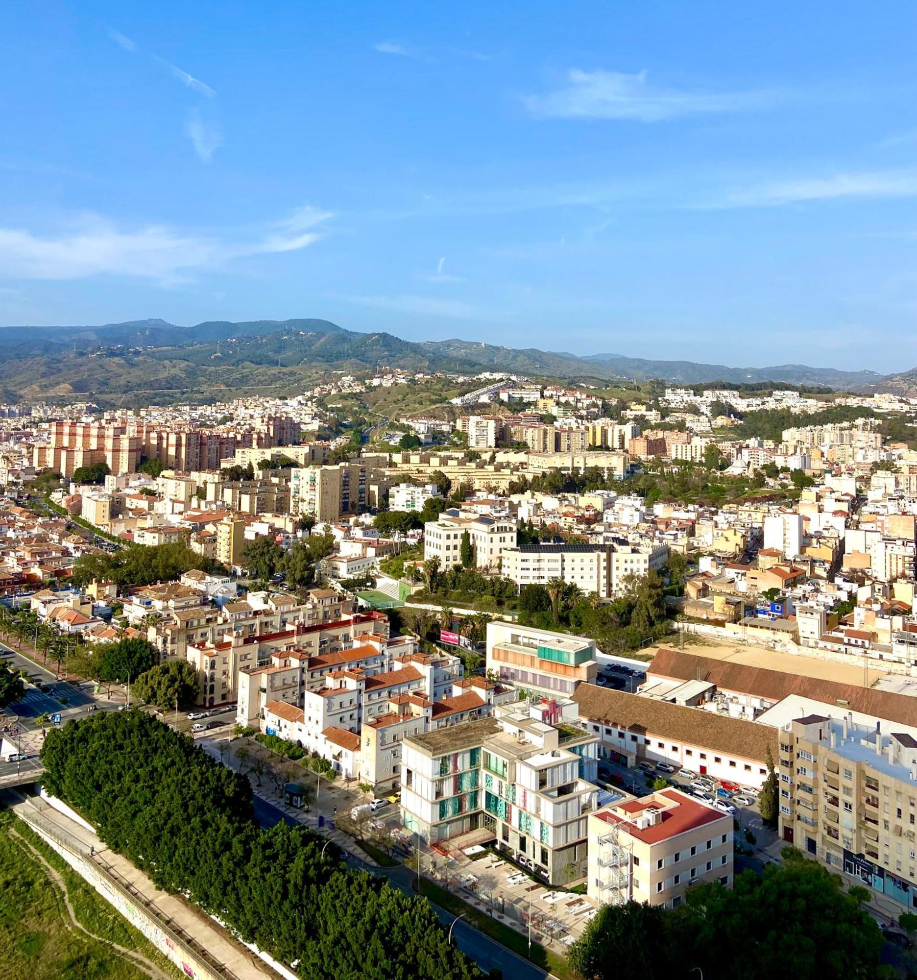 Urban Sky Views Over Малага Екстериор снимка